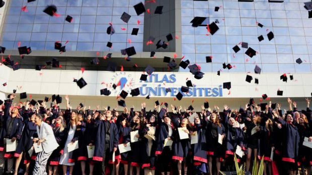 Atlas Üniversitesi ilk mezunlarını verdi!
