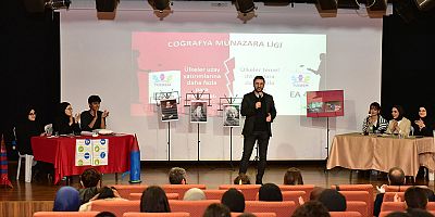 Tuzla Belediye Başkanı Dr. Şadi Yazıcı tarafından üniversiteye hazırlanan mezun ve son sınıf öğrencilerinin ücretsiz dersler görebildikleri Tuzla Belediyesi Gençlik Merkezi’nde coğrafya kategorisinde