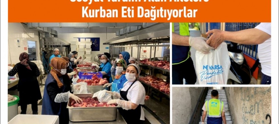 Sosyal Yardım Alan Ailelere Kurban Eti Dağıtıyorlar