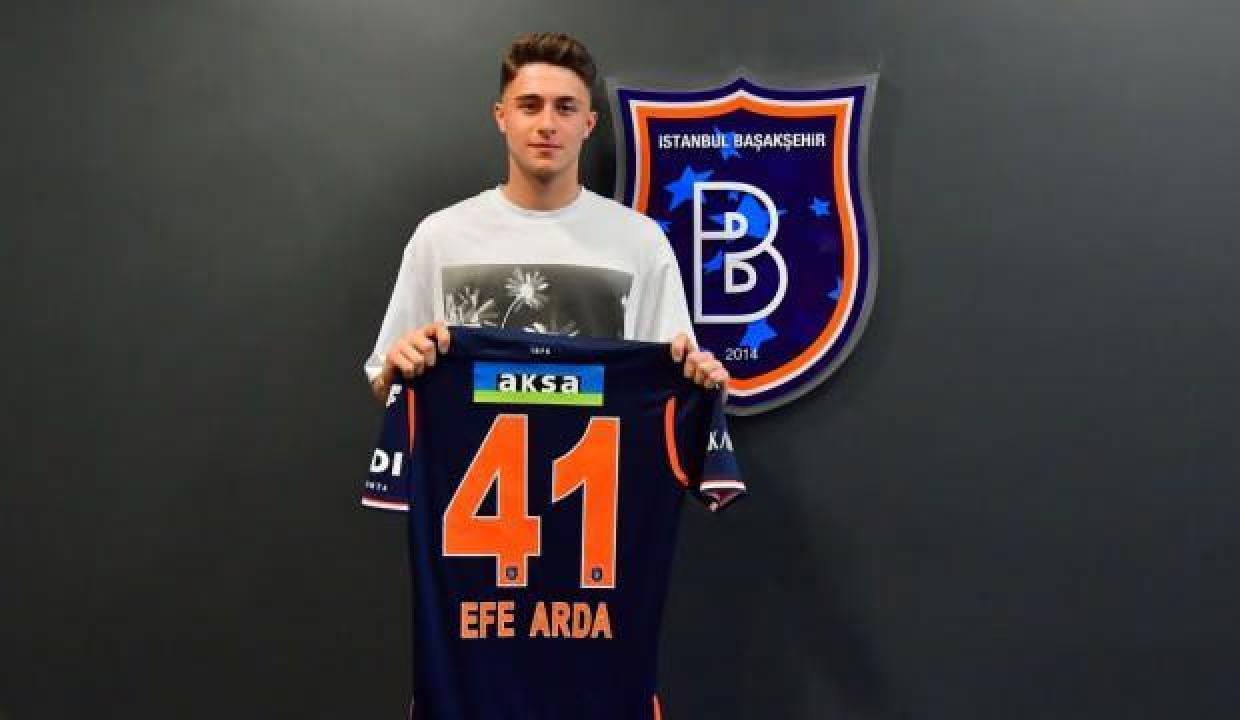 Başakşehir açıkladı! 3 yıllık imza