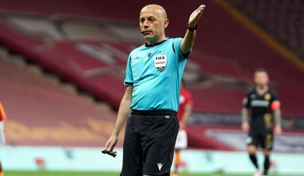 Cüneyt Çakır'a yılın hakemi ödülü