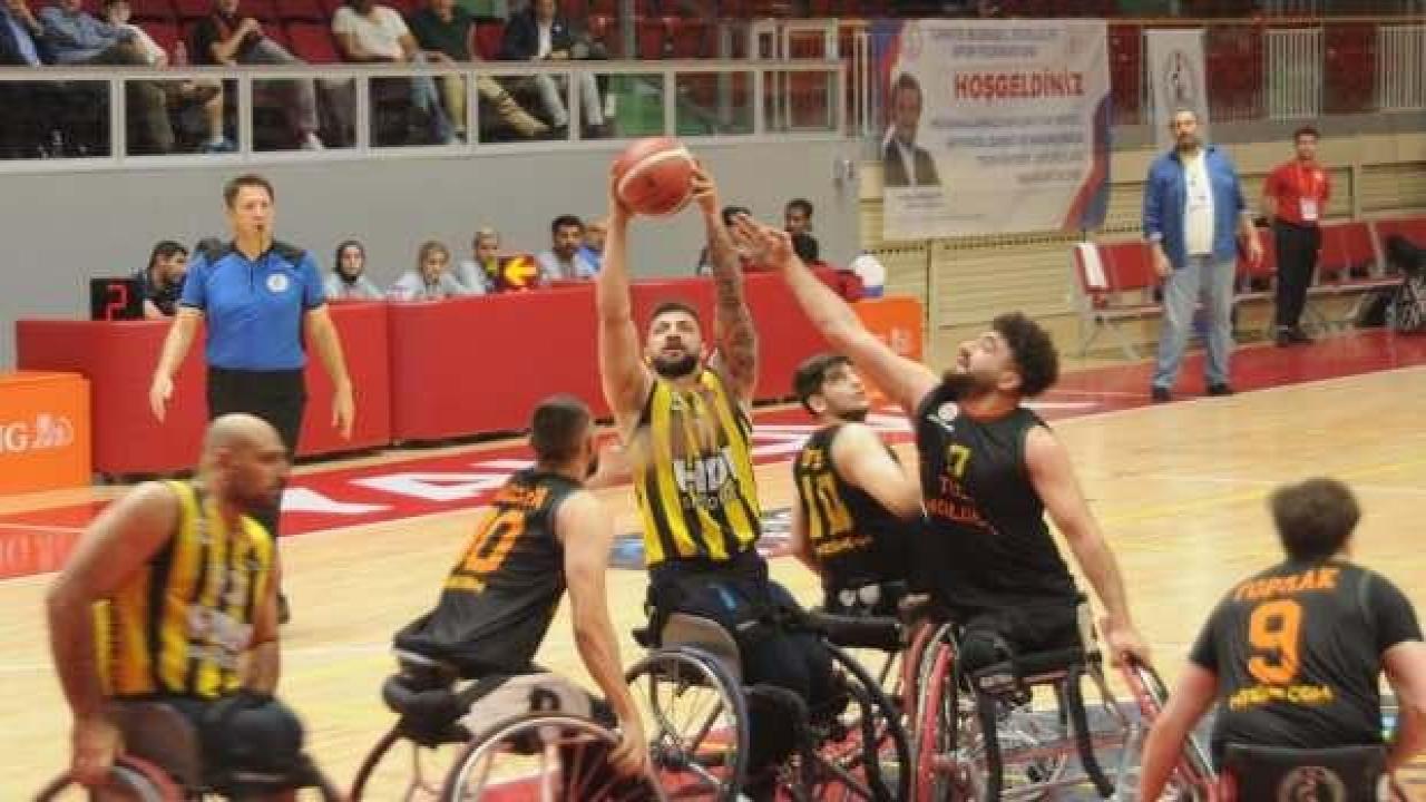 Galatasaray'ı yenen Fenerbahçe adını finale yazdırdı