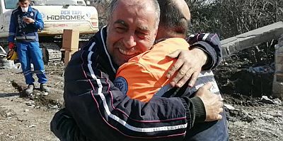 ​Hatay’da Duygulandıran Sarılma. Günler Sonra Kendisini Enkazdan Kurtaran Ekiple Buluştu