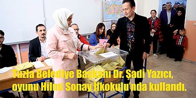 -Tuzla Belediye Başkanı Dr. Şadi Yazıcı, oyunu Hilmi Sonay İlkokulu’nda kullandı.