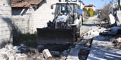 TUZLA BELEDİYESİ’NDEN KIRSAL KESİMLERDEKİ EVLERE SU DESTEĞİ