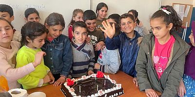 TUZLALI ÖĞRENCİLER, KENDİ HARÇLIKLARI İLE DİYARBAKIRLI ÖĞRENCİLERE DOĞUM GÜNÜ PASTASI GÖNDERİYOR